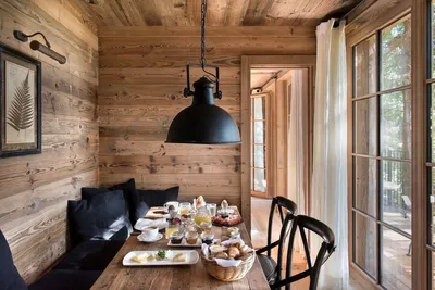 Интерьер деревянного дома внутри: Фото домов из бревна и бруса