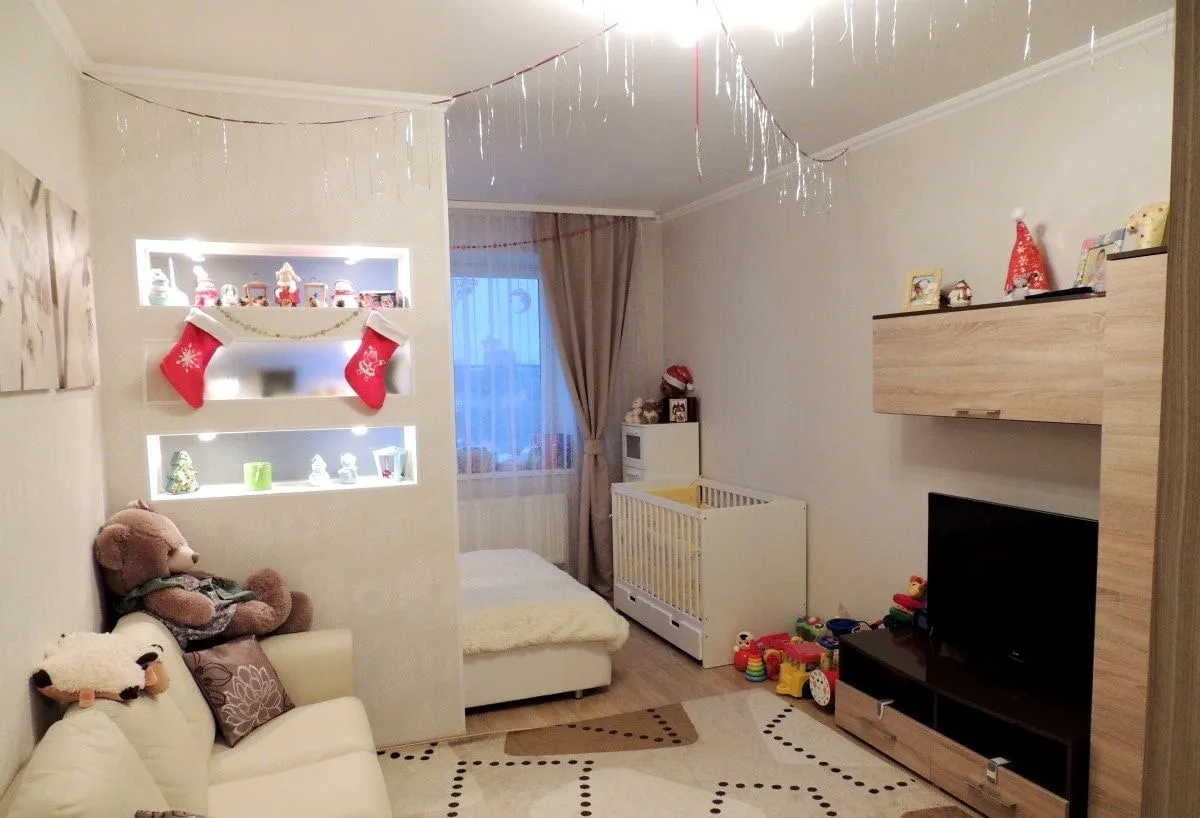 Дизайн однокомнатной квартиры с ребенком — фото интерьера