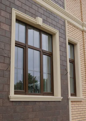 Обрамление окон на фасаде дома (23 фото): отделка сайдингом и кирпичом,  молдинги из полиуретана