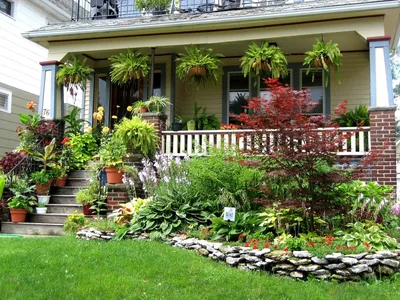 Как оформить красивый палисадник перед домом своими руками?