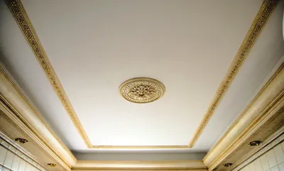 Декоративная лепнина на потолке - стиль оформления интерьера