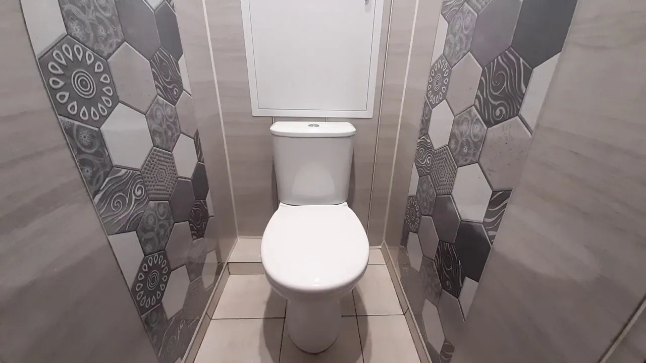 Дизайн маленького туалета в панельном доме