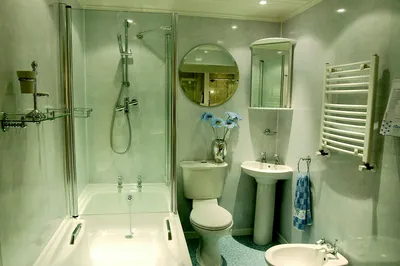 Выполненная отделка ванной комнаты пластиковыми панелями, фото дизайн