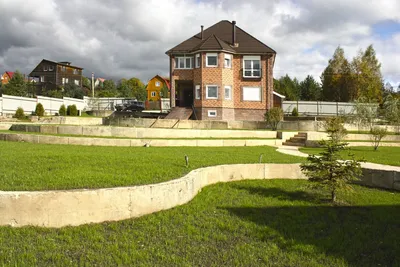 ландшафтный дизайн участка на склоне и с искусственным водоемом. Abitant  Москва