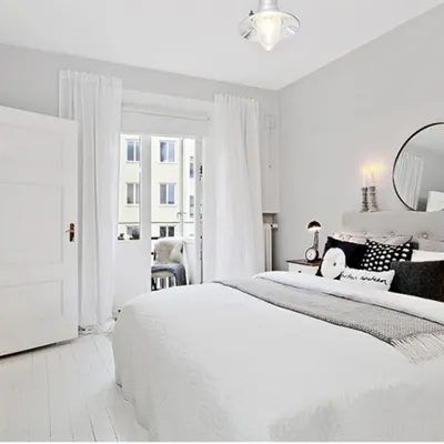 Белая спальня с белой мебелью - 75 фото