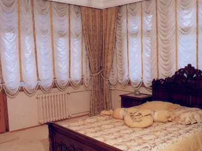 Короткие шторы в спальню до подоконника: варианты дизайна c фото