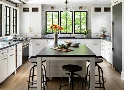 Дизайн кухни в доме с двумя окнами - 67 фото