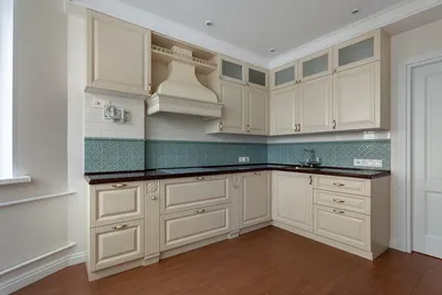 Кухня с отдельными пеналами и буфетом — пример реализованного дизайна |  Фото готового проекта Мастерской мебели LAVKA