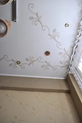 Сатиновый натяжной потолок на кухне с печатью - фото