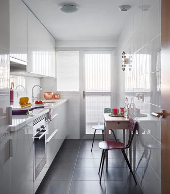 Дизайн узкой кухни с балконом - 69 фото