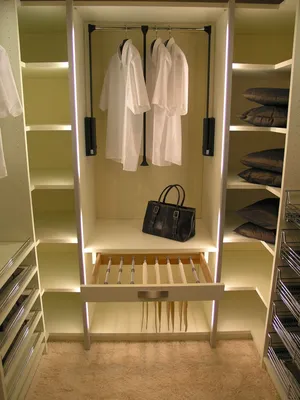 10 лучших идей гардеробных в маленькой спальне - с фото примерами |  Гардеробная, Дизайн гардеробной, Гардеробные
