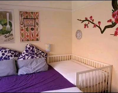 Планировка спальни с детской кроваткой - 57 фото