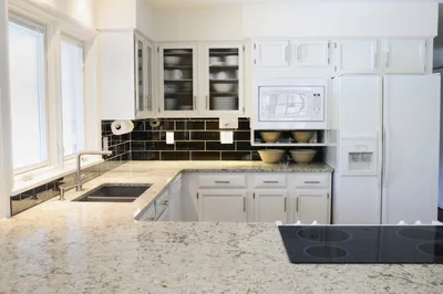 Кухня маленьких размеров дизайн - вся прелесть функционального минимализма.  Фото и видео.