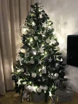 Декор елки в черно белом цвете | Новогодние елочные украшения, Зимние  украшения, Идеи рождественских украшений