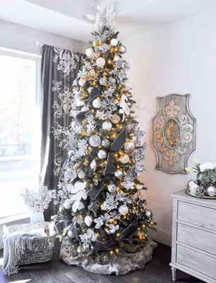 Новогодняя елка в серебряных тонах - фото декора в стиле французского  прованса | Дизайн в стиле Прованс - французский стиль кантри в вашем доме
