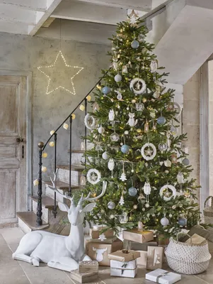 Как украсить елку новогоднюю бумагой и шарами, красивый декор  рождественского дерева, необычное оформление бусами мишурой и игрушками