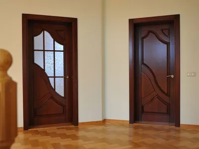 Конструкция и особенности межкомнатных распашных дверей