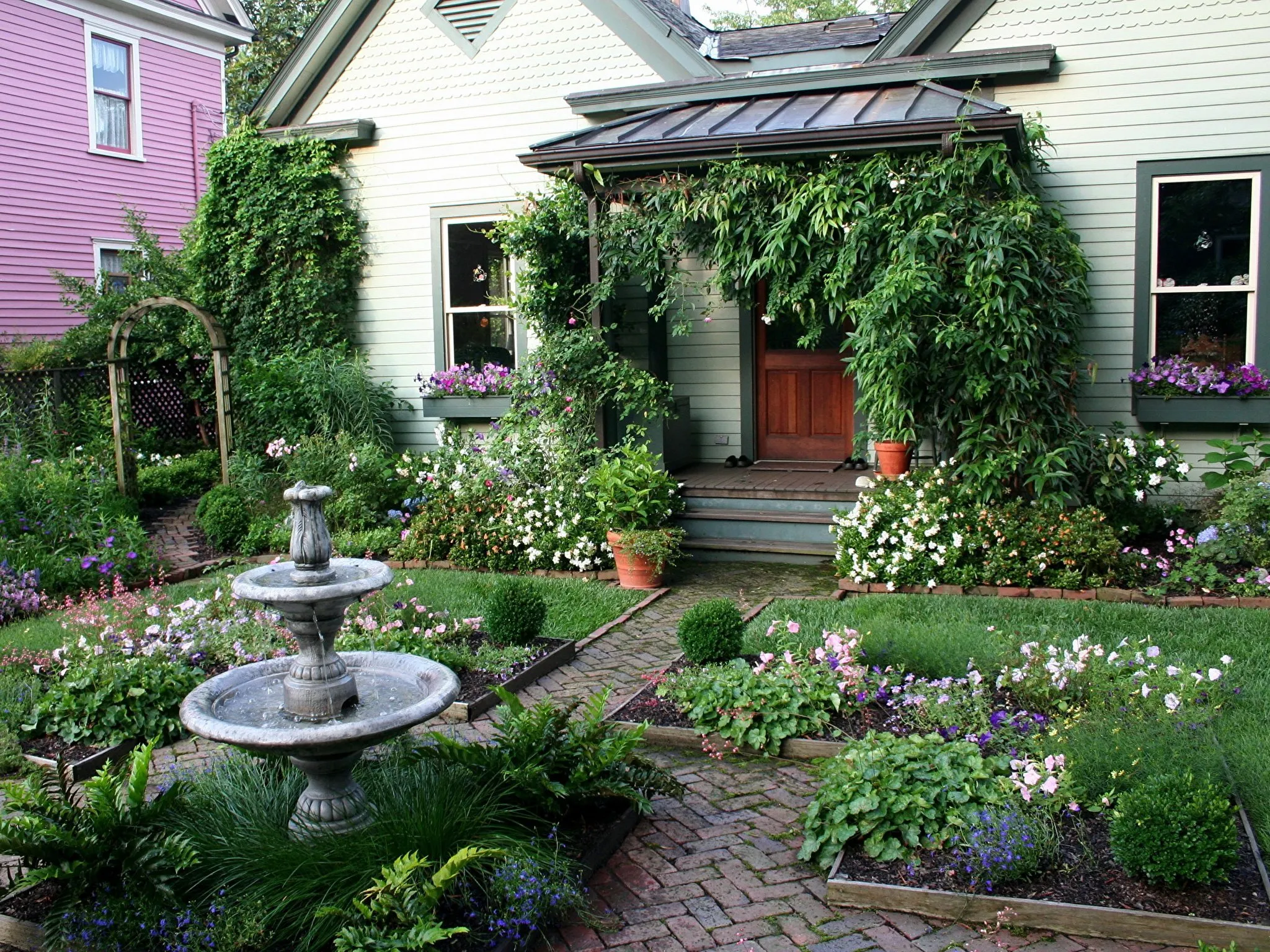 Главные правила в ландшафтном дизайне маленького сада