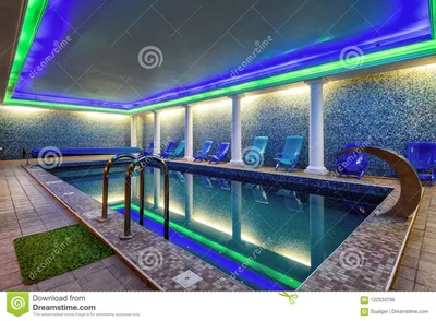 Бассейн в жилом доме или гостинице Редакционное Фото - изображение  насчитывающей гостиница, конструкция: 122533706
