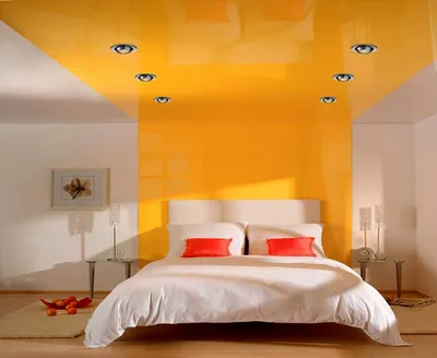 Натяжной потолок в спальне - фото, виды полотен, декор и дизайн, цветовая  гамма, советы профессионалов — компания «Лидер»