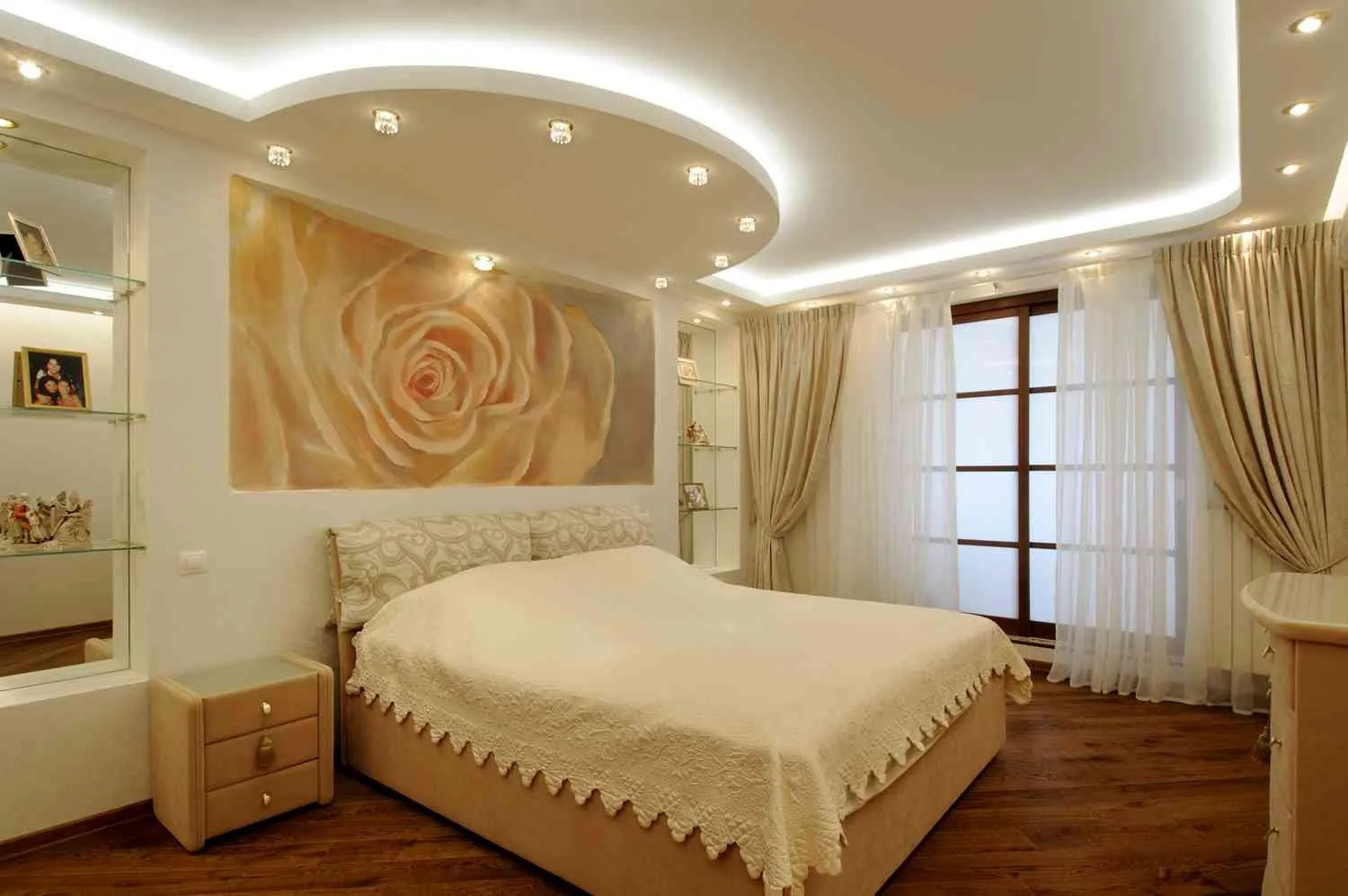 Красивый дизайн потолков из гипсокартона для спальной комнаты