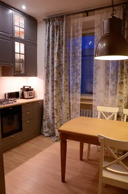 Уютная кухня 10 кв.м. серого цвета из Икеа за $3000 в \"сталинке\"