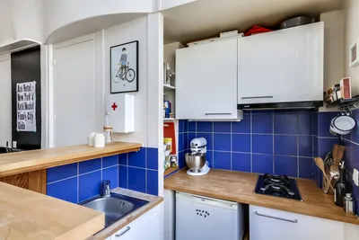 13 дизайн-идей для крошечных кухонь в маленьких квартирах из Франции |  Houzz Россия