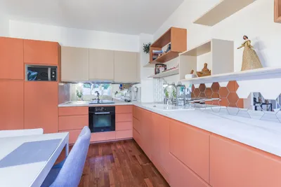 Красивые красные кухни – 135 лучших фото дизайна интерьера кухни | Houzz  Россия