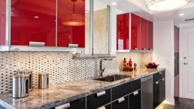 Красно-черные кухни - 76 фото лучшего дизайна в современном стиле