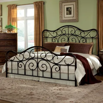 Кованая кровать в интерьере спальни