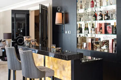 Домашние бары с гранитной столешницей и мраморным полом фото – 55 лучших  фото бара в интерьере квартиры и дома | Houzz Россия