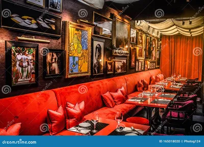 Дизайн интерьера красивого ресторана лаундж-бара с столами Редакционное  Изображение - изображение насчитывающей салон, конструкция: 165018020