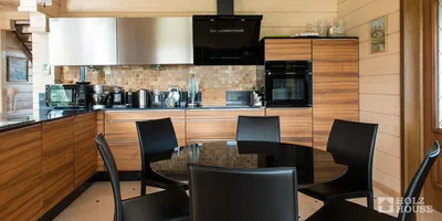 Кухня в доме из бруса: дизайн кухни в деревянном доме из бруса от Holz House