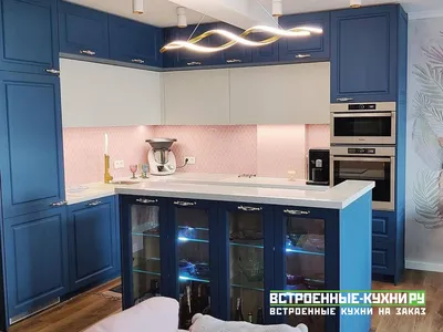 Большая кухня гостиная с островом в частном доме - Кухни на заказ по  индивидуальным размерам в Москве