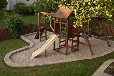 современный дизайн детской площадки с безопасным оборудованием в городском  зеленом парке. Стоковое Изображение - изображение насчитывающей игра,  выпуклины: 270039549