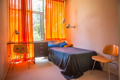 Тема спальни оранжевая стоковое изображение. изображение насчитывающей  красивейшее - 147679111