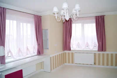Дизайн комнаты с двумя окнами [87 фото]