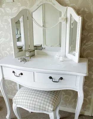 Трюмо с зеркалом в спальню: фото, туалетный столик или трельяж с подсветкой