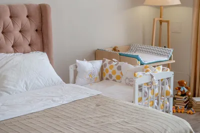 Как поставить детскую кроватку в спальне родителей: полезные советы и  особенности размещения кроватки