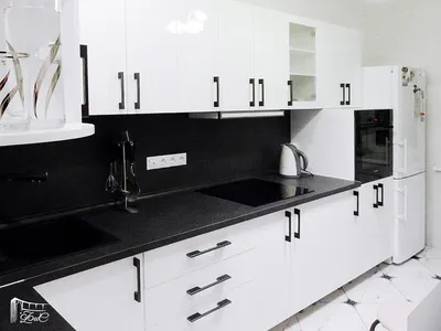 Бело-черная глянцевая кухня — Мебель на заказ ООО «ФиС»