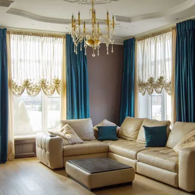 Синие шторы в интерьере гостиной: оформление окон в зале, 60 фото