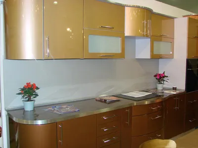 Золотой цвет в интерьере кухни: рекомендации по использованию, фото примеры
