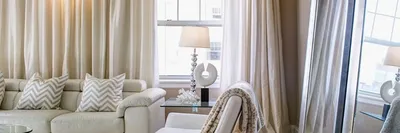 Светлые шторы в гостиную - фото в интерьере