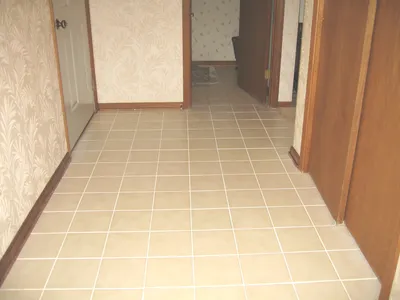 Напольная плитка в коридоре: особенности выбора и укладки