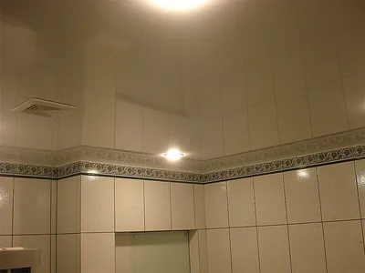 Зеркальные потолки в ванной: все, что нужно знать