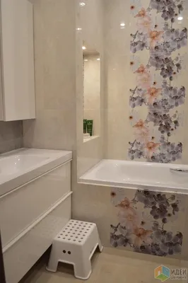 Цветочный микс, ванная комната отделка, светлая керамическая плитка с  цветочным узором, рас… | Переделка маленькой ванной, Полы для ванной,  Небольшие ванные комнаты