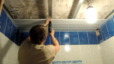 Потолок из пластиковых панелей - YouTube