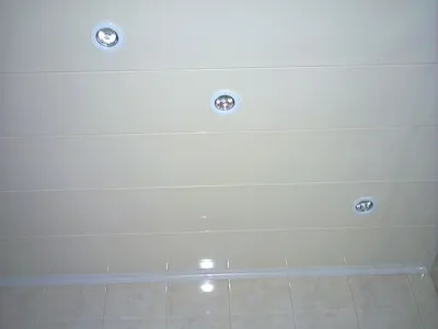 Потолок в ванной из пластиковых панелей - как сделать своими руками