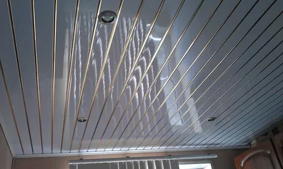 Потолоки из панелей пластиковых, готовые варианты дизайна — Всё о потолках.  Дизайн, ремонт, монтаж
