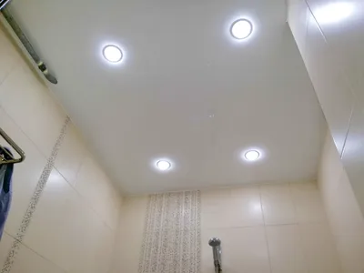 Расположение точечных светильников в ванной комнате - 73 фото